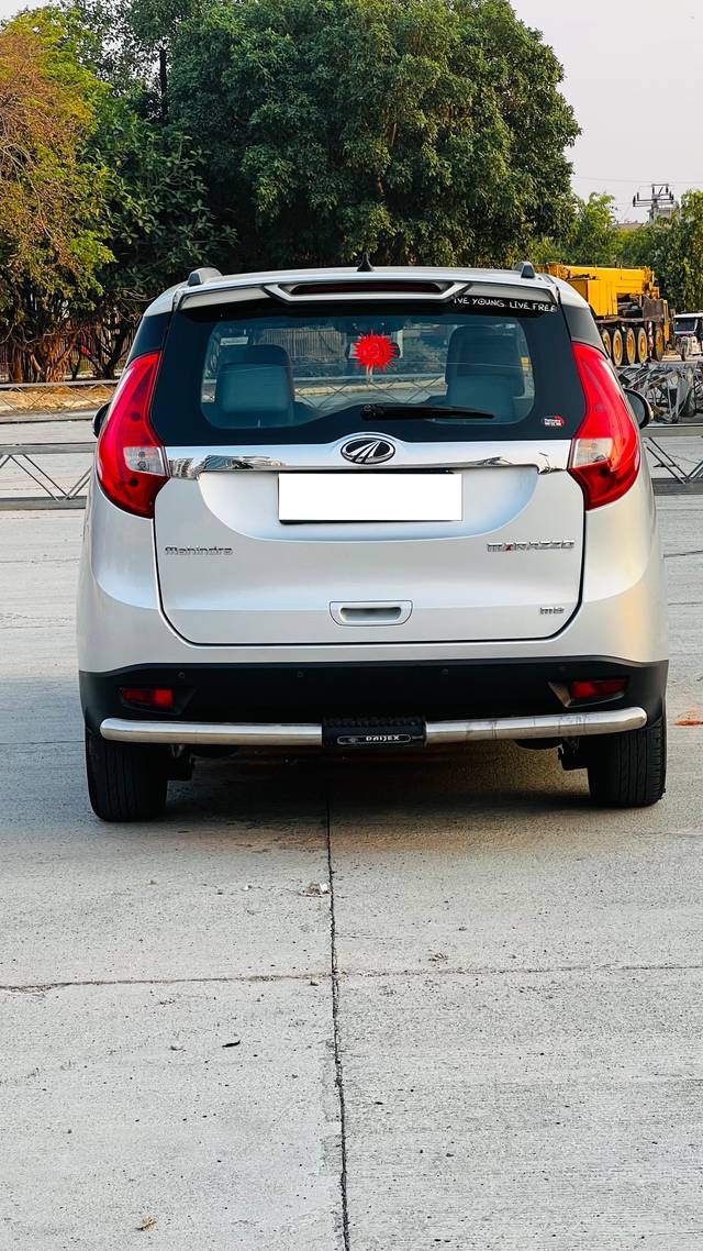 https://images10.gaadi.com/usedcar_image/4552940/original/processed_8781ffb4b27f7d9c19a96d0d523e4b11.jpg?imwidth=6402