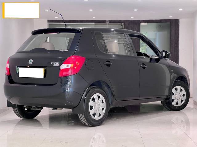 https://images10.gaadi.com/usedcar_image/4552945/original/processed_06226daa-35e5-4700-8599-86eea8859188.jpg?imwidth=6401