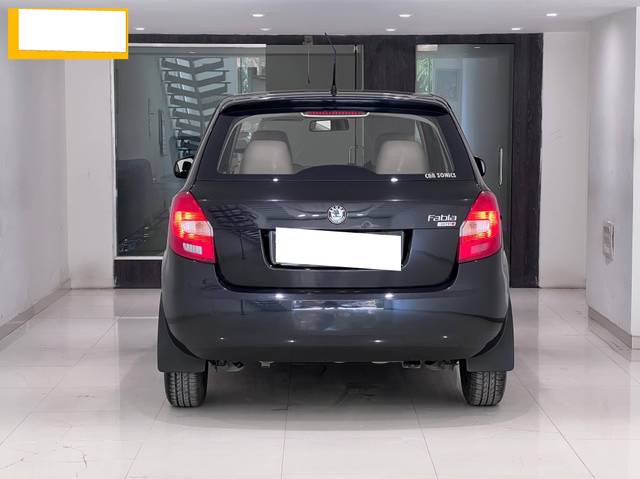 https://images10.gaadi.com/usedcar_image/4552945/original/processed_55a5fe80-becb-45c8-ad94-285533f8b277.jpg?imwidth=6402