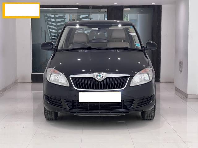https://images10.gaadi.com/usedcar_image/4552945/original/processed_ce0b5e25-ea70-4ef3-9f81-6750f8a7e0a6.jpg?imwidth=6400