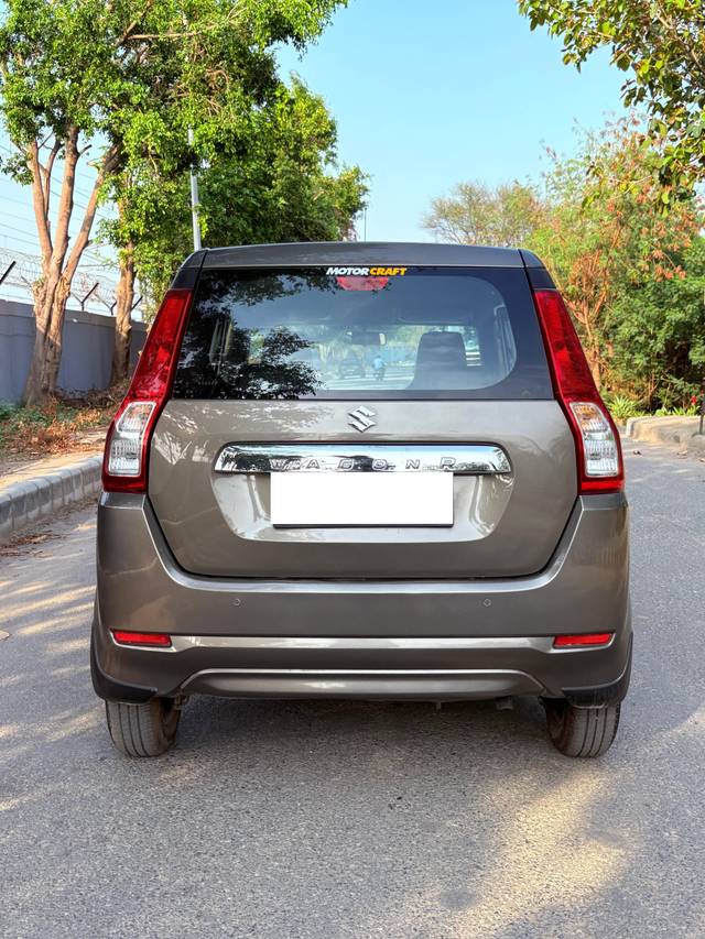 https://images10.gaadi.com/usedcar_image/4552955/original/processed_a7d56c1d-feaf-4cc9-9110-3ca0f6391d2a.jpg?imwidth=6402