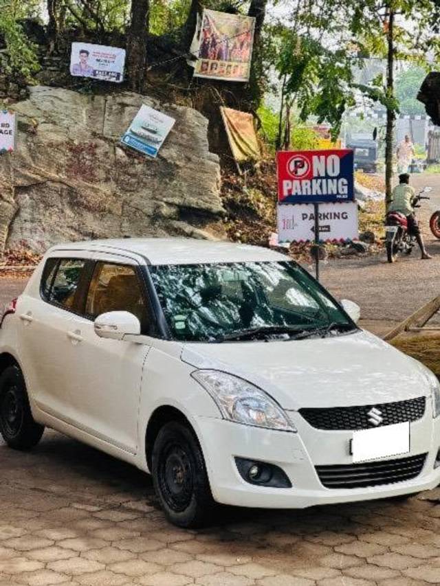 https://images10.gaadi.com/usedcar_image/4552962/original/processed_149d62db-e7ff-4c28-a34f-c840b537d7a5.jpeg?imwidth=6400