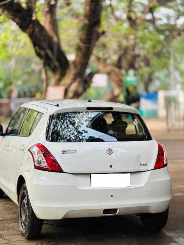 https://images10.gaadi.com/usedcar_image/4552962/original/processed_bb1bd871-1ccb-4ead-85e1-607795e83a99.jpeg?imwidth=6401
