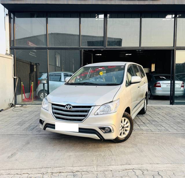 https://images10.gaadi.com/usedcar_image/4552967/original/processed_1fe90702-cc56-4e0b-8b1c-e111396fa370.jpg?imwidth=6402