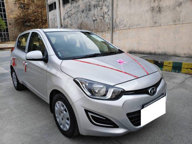 https://images10.gaadi.com/usedcar_image/4552986/original/8edf99b2ca2a70a5cfb3c06a3e04a17a.png?imwidth=6400
