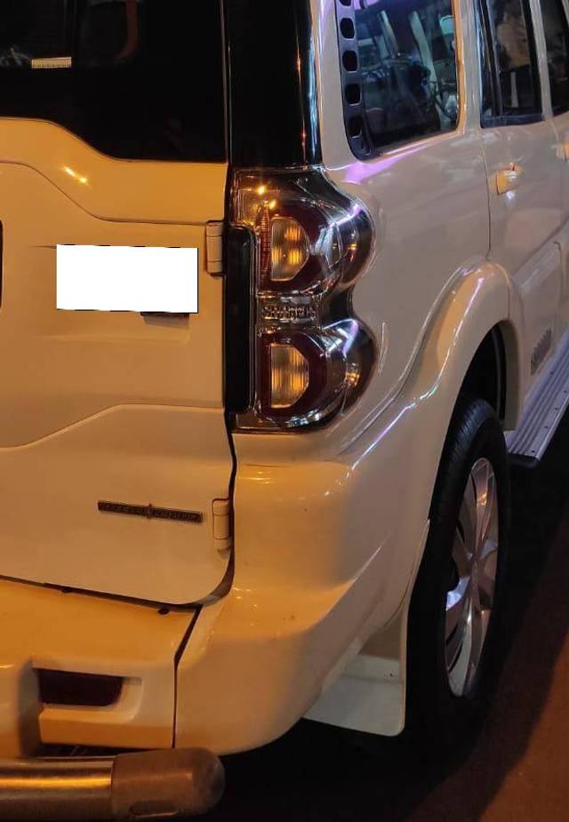 https://images10.gaadi.com/usedcar_image/4552991/original/processed_d475d70cb340004a99d668e3e95e0f92.jpg?imwidth=6402