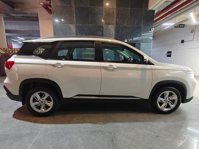 https://images10.gaadi.com/usedcar_image/4553008/original/processed_0ac8dbb4b0997bbb59f6b9a0d8000e57.jpg?imwidth=6401