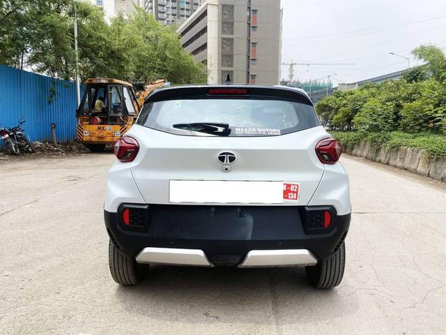 https://images10.gaadi.com/usedcar_image/4553011/original/processed_a15f9c6a0b989b0ff86bc2685d93804e.jpg?imwidth=6401