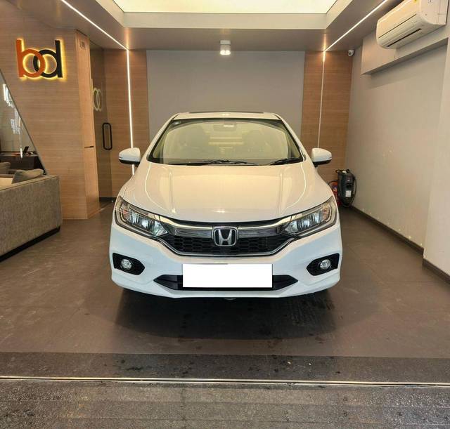 https://images10.gaadi.com/usedcar_image/4553070/original/processed_982963cbcd35272a08a38067e279b423.jpeg?imwidth=6400