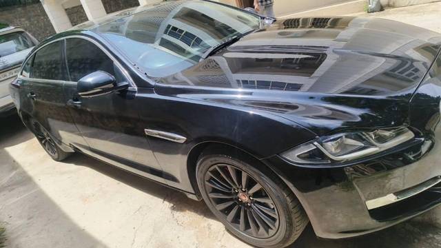https://images10.gaadi.com/usedcar_image/4553080/original/processed_278f7ffc-2872-4b17-80a7-b803f8ac68bc.jpeg?imwidth=6400