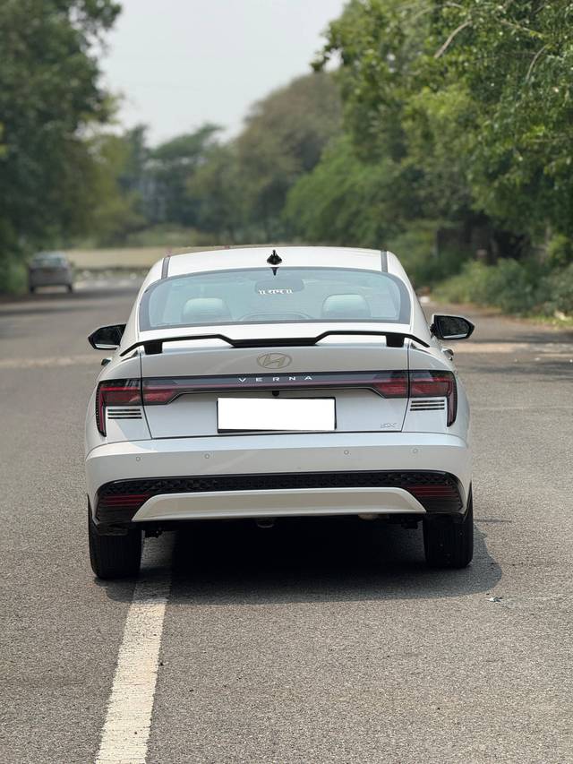 https://images10.gaadi.com/usedcar_image/4553091/original/processed_4c2373c2e2f3301fbd3f09ad503c0842.jpg?imwidth=6402