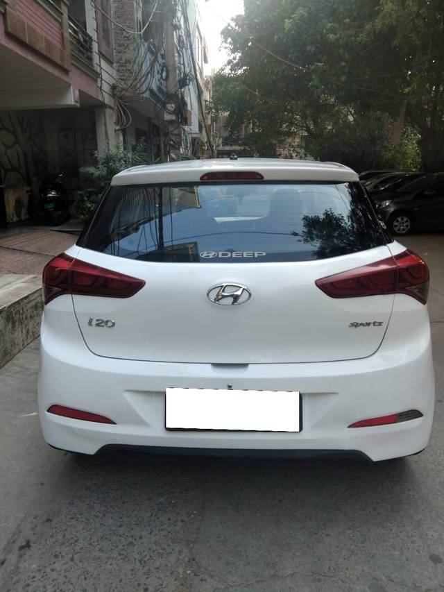 https://images10.gaadi.com/usedcar_image/4553102/original/processed_cd11120f103b6e65594728f31a8d304e.jpg?imwidth=6401