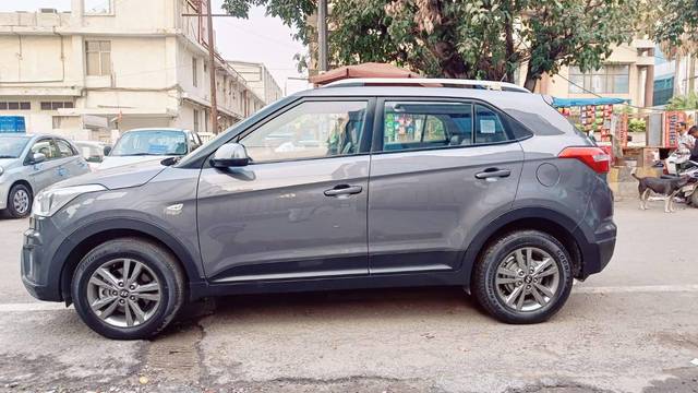 https://images10.gaadi.com/usedcar_image/4553104/original/processed_74c90c138d1190de8382f991968e4437.jpg?imwidth=6402