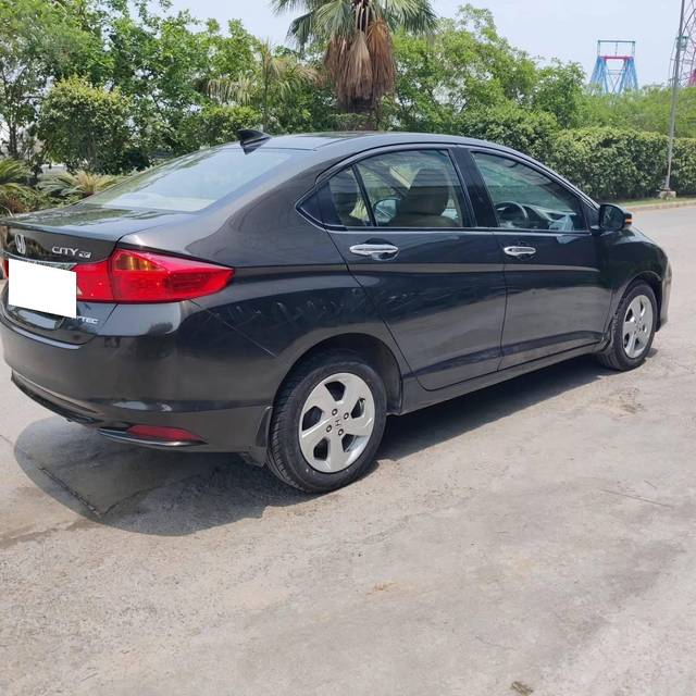 https://images10.gaadi.com/usedcar_image/4553123/original/processed_86f08e0c8112b12f78116ffc20df96de.jpeg?imwidth=6401