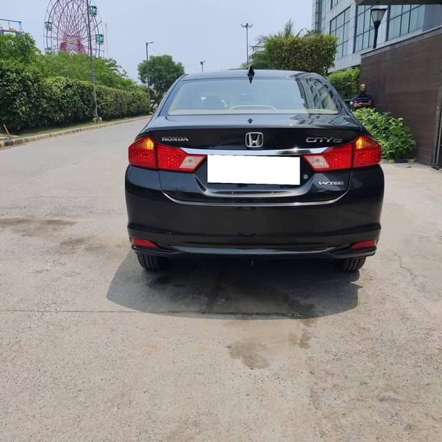 https://images10.gaadi.com/usedcar_image/4553123/original/processed_b28d96d0621cd8b8dc4bb3d53de055e5.jpeg?imwidth=6402