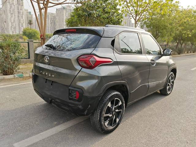 https://images10.gaadi.com/usedcar_image/4553135/original/processed_9aae72799bbe1f96efc720b9c97bd564.jpg?imwidth=6402