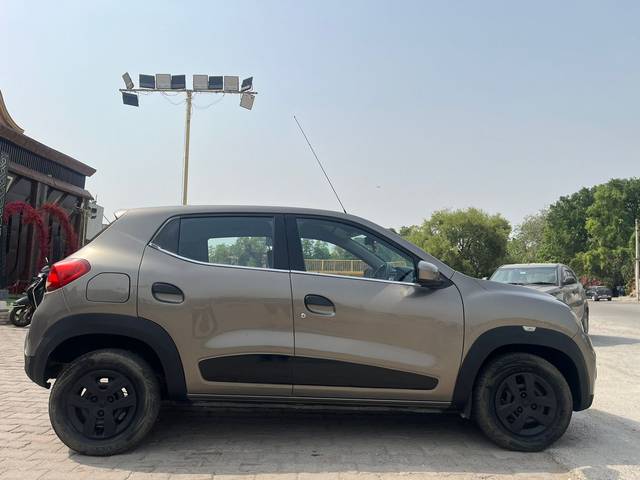 https://images10.gaadi.com/usedcar_image/4553137/original/932b86e59aba484973fc1e68f7e94308.jpg?imwidth=6401