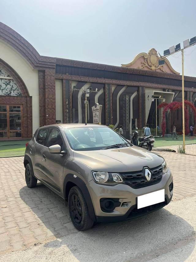 https://images10.gaadi.com/usedcar_image/4553137/original/processed_8231989f06355c6eba4f959e9b043550.jpg?imwidth=6400