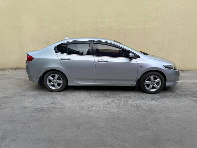https://images10.gaadi.com/usedcar_image/4553138/original/d9f3cbf87740d83dca0b8997eb07e969.jpg?imwidth=6401