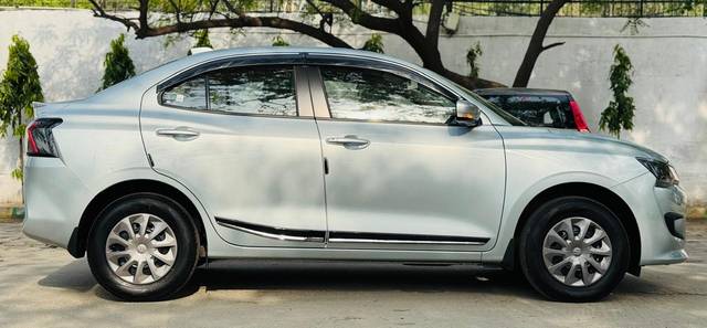 https://images10.gaadi.com/usedcar_image/4553143/original/b4dee1983ea9a743a9056e82d86ed7e7.jpg?imwidth=6401
