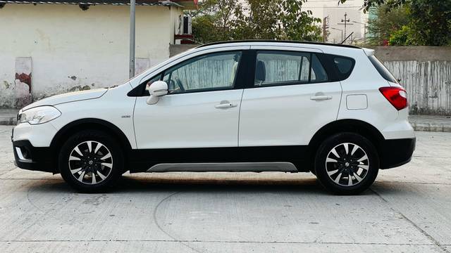 https://images10.gaadi.com/usedcar_image/4553151/original/processed_b8b3d7a3e27a109b4582e13bbe5bba27.jpg?imwidth=6402