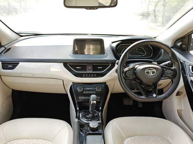 https://images10.gaadi.com/usedcar_image/4553155/original/6d3a888cbbf9568aa97e1b776651dde2.jpg?imwidth=6402