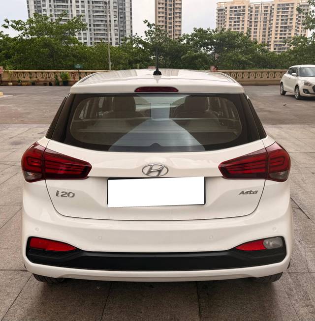 https://images10.gaadi.com/usedcar_image/4553159/original/processed_25bc9fa7d6ecfbe90dd6ead6a8636b18.jpg?imwidth=6401