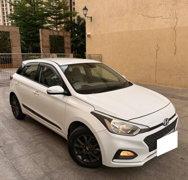 https://images10.gaadi.com/usedcar_image/4553159/original/processed_cb7a310574ef1bb608ccf57f6ad1094c.jpg?imwidth=6400