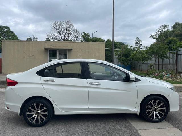 https://images10.gaadi.com/usedcar_image/4553160/original/6305263768ccfc269aab2c690541d4c0.jpg?imwidth=6401