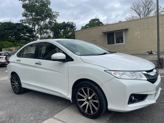 https://images10.gaadi.com/usedcar_image/4553160/original/6a2738b90f12621dbbb5883f71c34180.jpg?imwidth=6400
