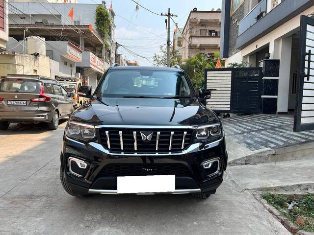 https://images10.gaadi.com/usedcar_image/4553178/original/processed_cf2c0ffc-822b-4016-b4fc-6555a70f65dc.jpg?imwidth=6400