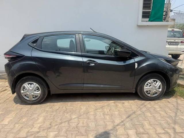 https://images10.gaadi.com/usedcar_image/4553196/original/processed_42af136a-576a-4f7e-9818-613b47847566.jpeg?imwidth=6402
