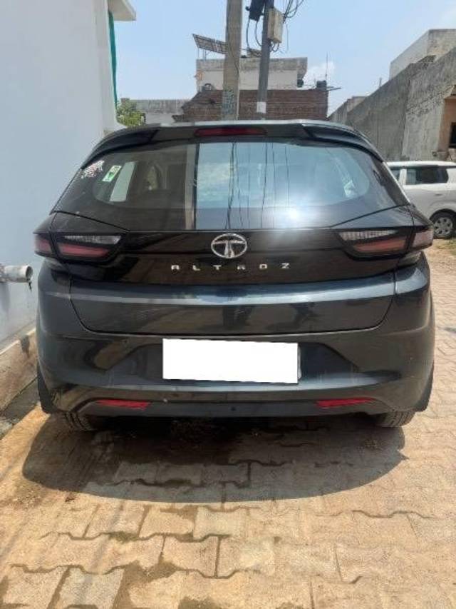https://images10.gaadi.com/usedcar_image/4553196/original/processed_83aee442-e8fa-44d6-a459-22cf3de3c742.jpeg?imwidth=6401