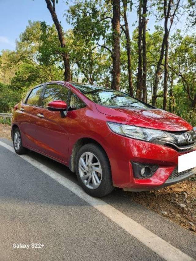 https://images10.gaadi.com/usedcar_image/4553214/original/processed_88d3c16e-6fb1-46b5-bb96-fe4e768e0e1c.jpg?imwidth=6402