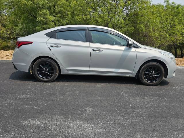 https://images10.gaadi.com/usedcar_image/4553230/original/0149ca0b80efab0b82d58686a77fc84a.jpg?imwidth=6401