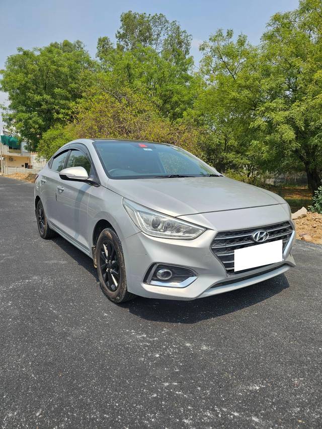 https://images10.gaadi.com/usedcar_image/4553230/original/processed_e61cb7d21f48b2edcafde8faf55c8961.jpg?imwidth=6400