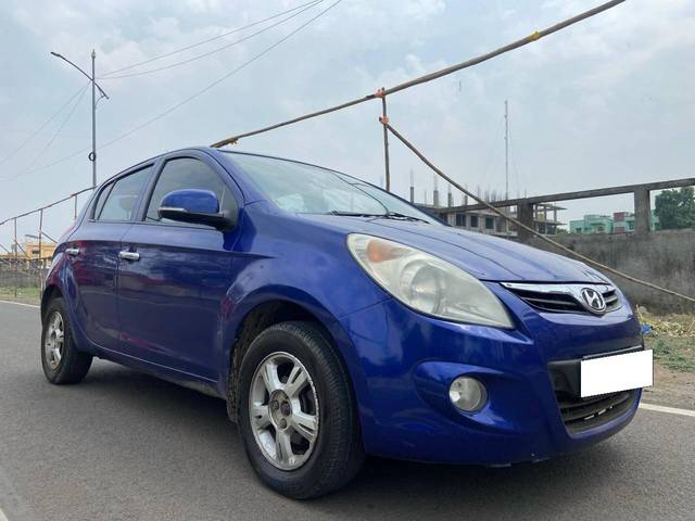 https://images10.gaadi.com/usedcar_image/4553237/original/processed_4277a2f1334030f2765eaab836d4bfb6.jpg?imwidth=6400