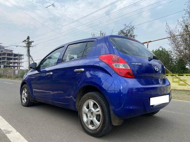 https://images10.gaadi.com/usedcar_image/4553237/original/processed_cd552278f4b26925b9218673636b9085.jpg?imwidth=6402