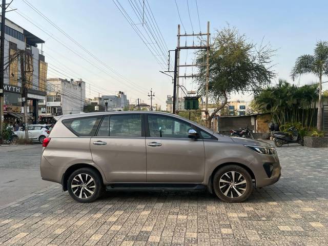 https://images10.gaadi.com/usedcar_image/4553256/original/processed_6f64624100e06ed5767b45357ebab539.jpg?imwidth=6401