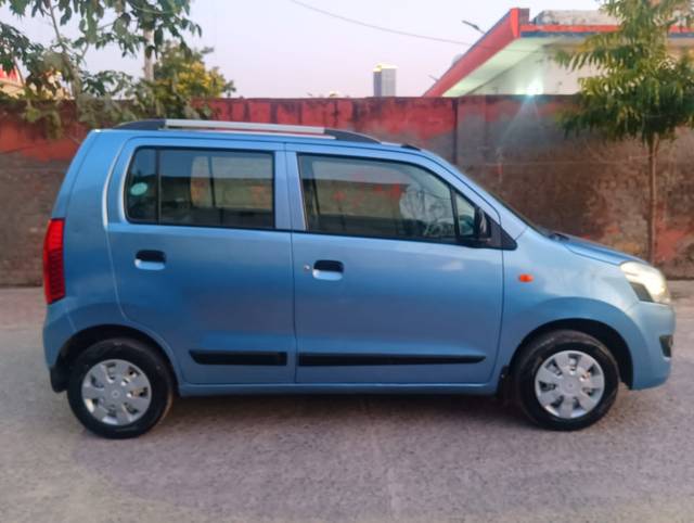 https://images10.gaadi.com/usedcar_image/4553270/original/484f75e8bbea0cdbcff820050f6266aa.jpg?imwidth=6401