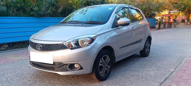 https://images10.gaadi.com/usedcar_image/4553278/original/processed_d3e915294b0f1a9b03e36a88d2514296.jpg?imwidth=6400