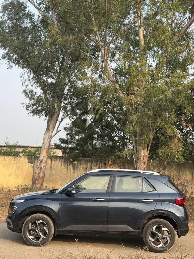 https://images10.gaadi.com/usedcar_image/4553284/original/9913d167d1e316c2cc82d121d37e37de.jpeg?imwidth=6402