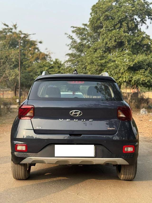 https://images10.gaadi.com/usedcar_image/4553284/original/processed_598ded311d92bc6fe032f1b8a6787945.jpeg?imwidth=6401