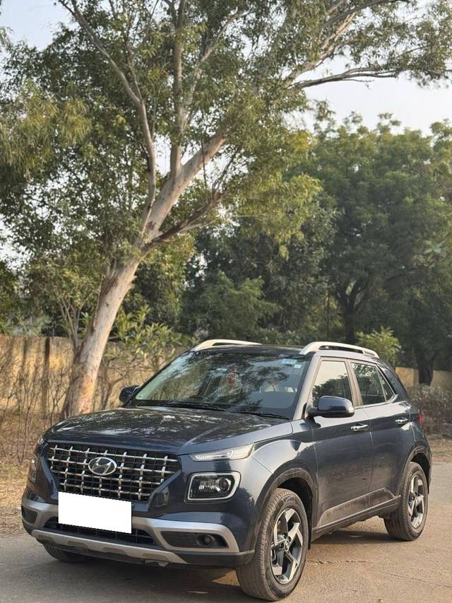 https://images10.gaadi.com/usedcar_image/4553284/original/processed_9b0181756abbc4af985cfd56742aa12c.jpeg?imwidth=6400