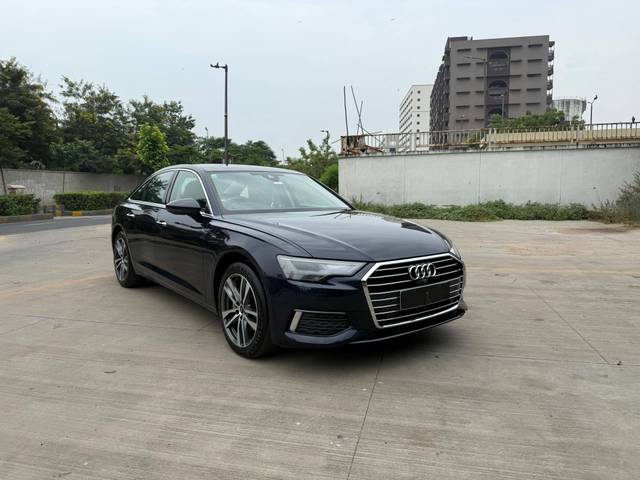 https://images10.gaadi.com/usedcar_image/4553299/original/processed_a5a29e57-2d30-461f-93cc-ccf5de7c2740.jpg?imwidth=6400