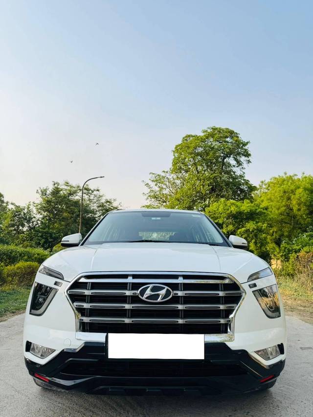 https://images10.gaadi.com/usedcar_image/4553304/original/processed_bace337f2f2c4e944abf1c2e1e18fd4e.jpeg?imwidth=6401