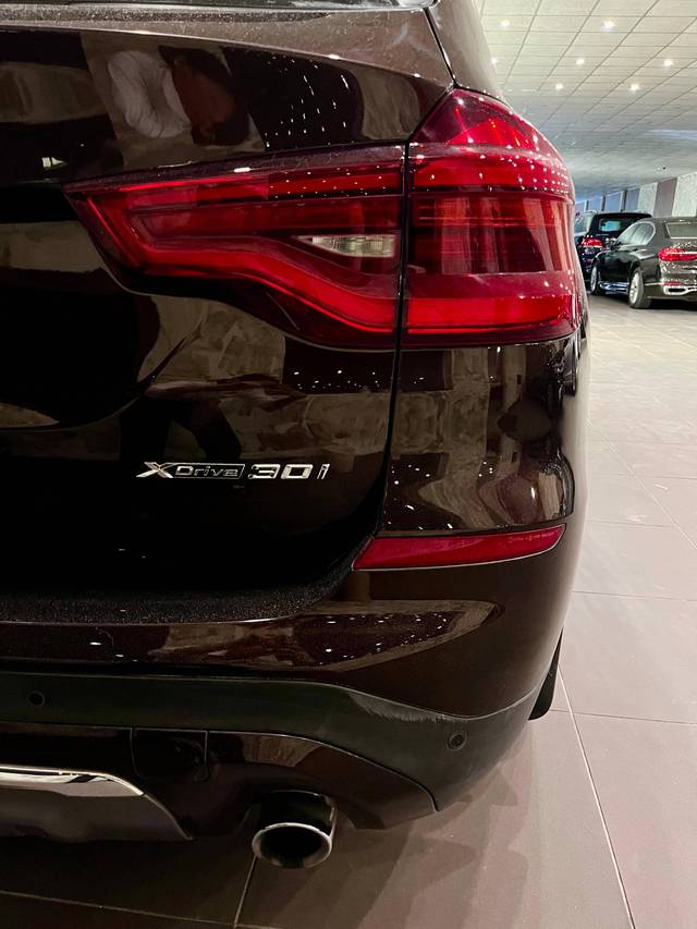 https://images10.gaadi.com/usedcar_image/4553313/original/processed_616b84e34c666f4ad405a73b5ddf22bf.jpg?imwidth=6402