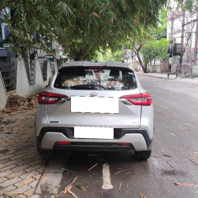 https://images10.gaadi.com/usedcar_image/4553321/original/processed_86363f46-f3f3-4e6b-9f18-62236fcae50e.jpg?imwidth=6402