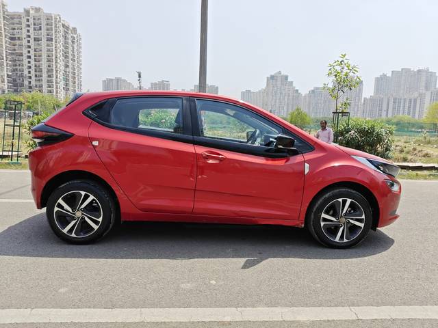 https://images10.gaadi.com/usedcar_image/4553367/original/dd6a157a1b81354a2dc61cf7a198a974.jpg?imwidth=6401