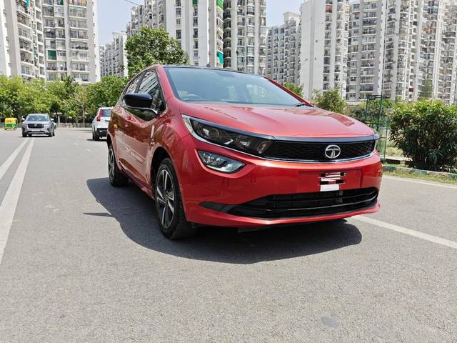 https://images10.gaadi.com/usedcar_image/4553367/original/processed_e24cf7a1bb53fc0151bfe61e4054e4c8.jpg?imwidth=6400